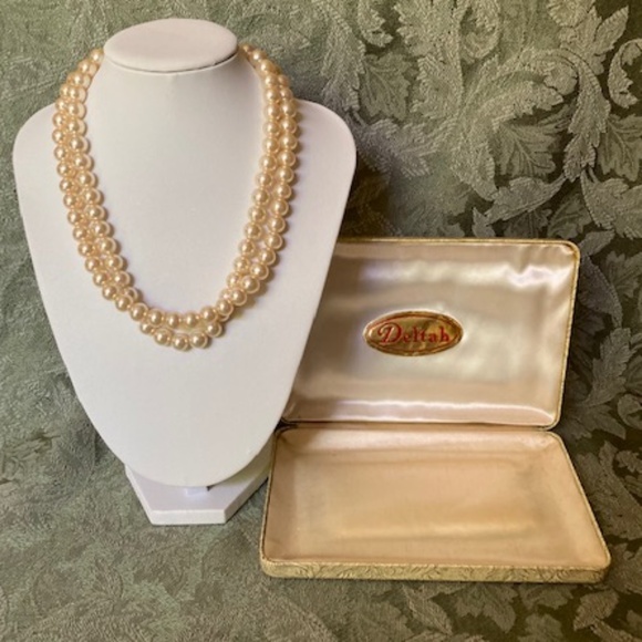 1950's Delta Simulated Pearls With Original Box - Picture 3 of 13